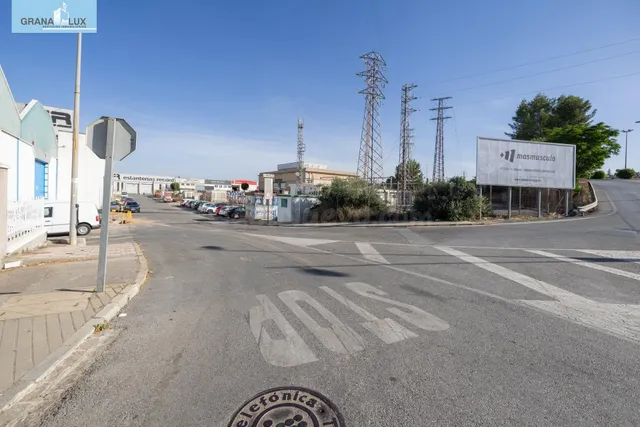 ¡Oportunidad Única! Amplia Nave Industrial en Albolote - foto 3