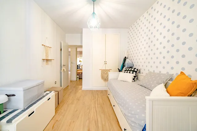 ESPECTACULAR VIVIENDA REFORMADA, TOTALMENTE EXTERIOR, CON BALCÓN Y ASCENSOR A COTA 0 JUNTO A LOS JARDINES DEL TURIA — 23