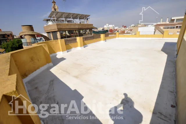 REFORMADO Y AMPLIO CON TERRAZA JUNTO AL AYUNTAMIENTO — 45