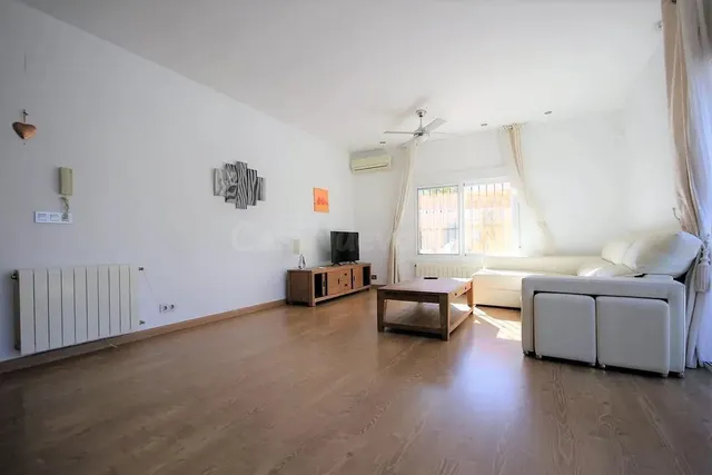 * Villa de 4 dormitorios, piscina y garaje en parcela de 810 - foto 4
