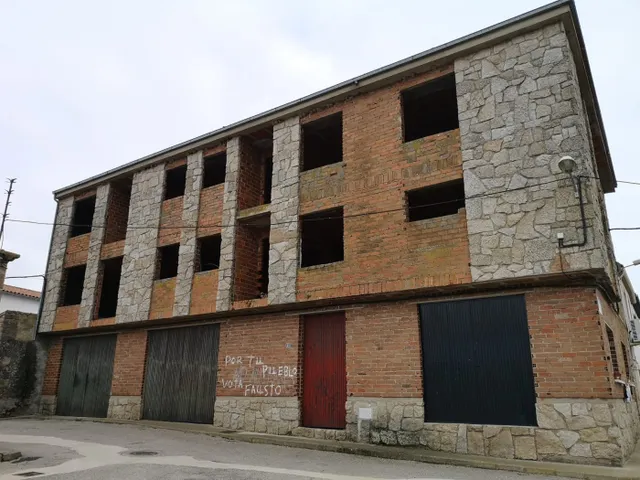 Urbis te ofrece un edificio en construcción en Yecla de Yelt - foto 2
