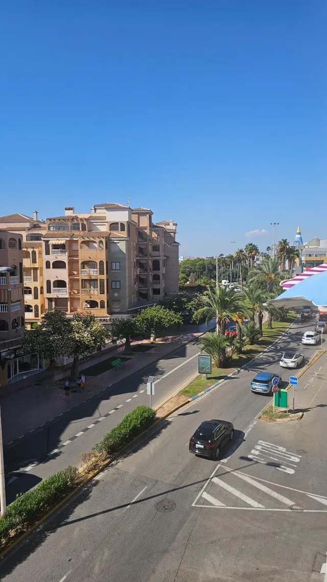 Apartamento con terraza, Alicante, Torrevieja. 1 habitación, 45 m2, 800 metros al mar — 5