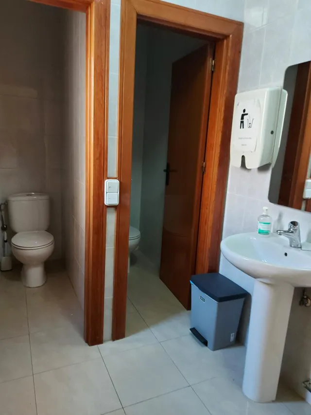 SE VENDE O ALQUILA LOCAL DE OFICINAS Y DESPACHOS EN BENIAJAN — 37