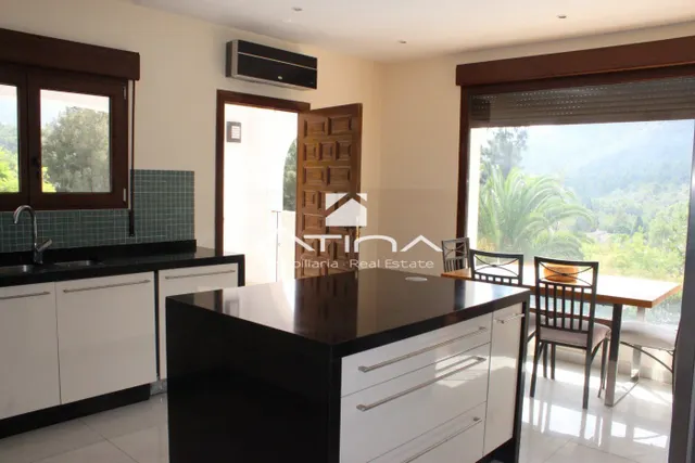 Chalet todeado de naturaleza y vistas abiertas a la Montaña situado en La Drova — 12
