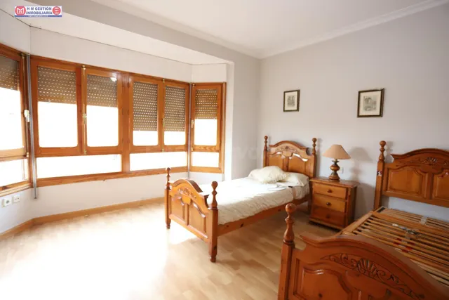 Encantadora Casa en Alcázar de San Juan con Amplias Vistas a