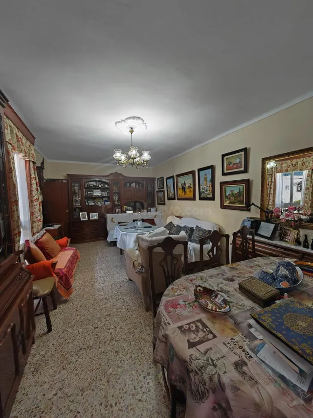Casa Señorial Histórica con Gran Potencial de Inversión en É - foto 3