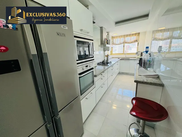 Piso de lujo en primera línea de playa Levante con 3 habitaciones y 2 baños. Exclusivas360 Benidorm — 23