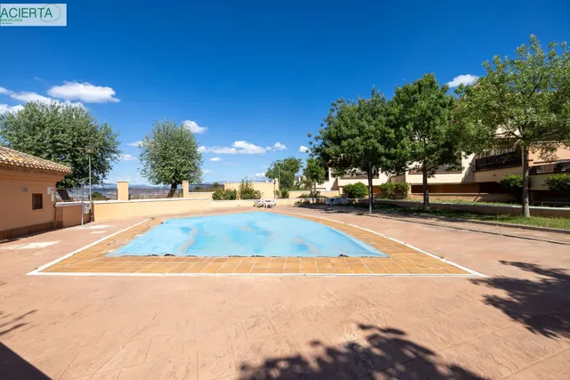 Ponemos a la venta esta preciosa casa en Urbanizacion cerrada, con zonas comunes y piscina comunitaria. — 48