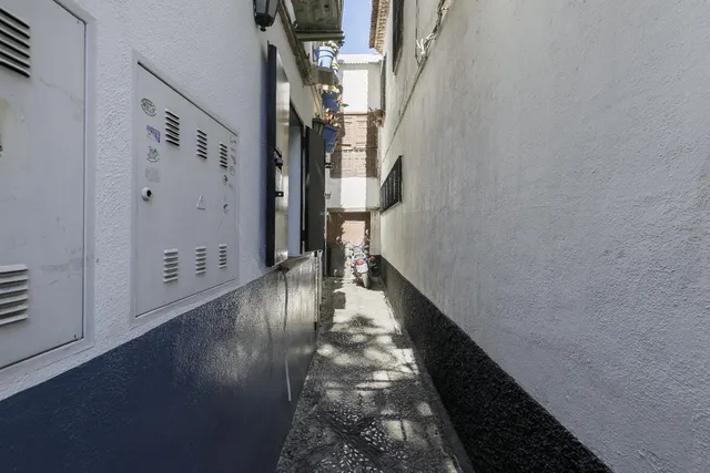 Edificio histórico junto a Plaza Larga, en el corazón del Albaicín (Granada) — 10