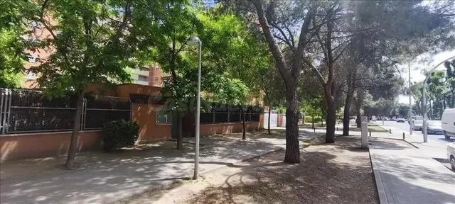 SE VENDE piso OKUPA en C AV LOS ROSALES,119 Esc:2 Pl:2 Pt:A - foto 3