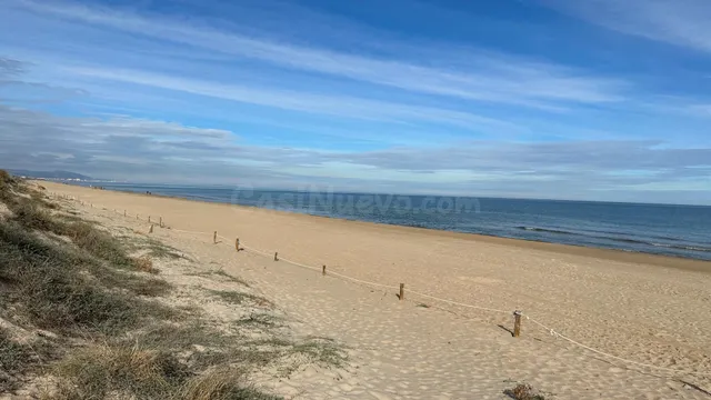 ¡Oportunidad única a solo 100 metros de la playa Molinell de - foto 2