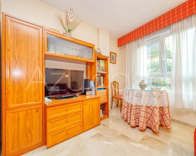 Piso en venta de 4 dormitorios y 2 baños completos con garaje Junto al Mercado Central de Alicante — 9