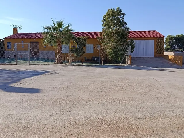 Casa con terreno 2 casas más y piscina privada. — 24