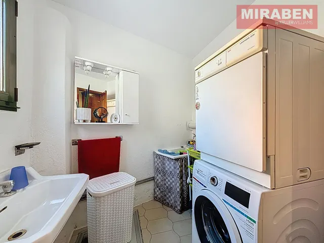 CASA EN VENTA EN RIANXO CON PATIO Y HORREO — 18
