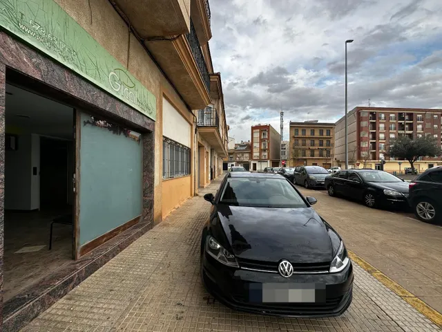 Local comercial con oficinas y zona de trabajo — 29