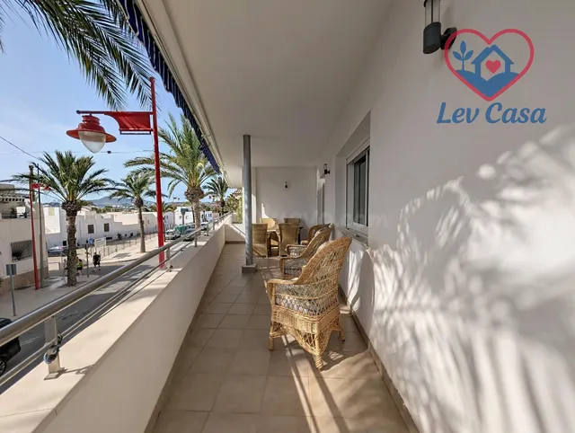Casa en venta en Carboneras a 100 m de la playa, con vistas  - foto 3