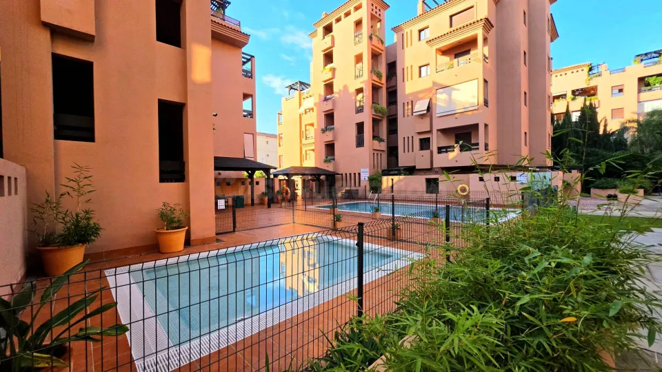 Bajo de dos dormitorios y con una espectacular terraza– Larga temporada”