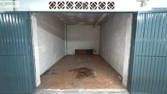 Piso con plaza de garaje cerrada junto a La Inmaculada, frente al río Genil. — 24