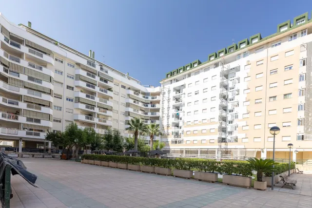VIVIENDA CON PISCINA, PLAZA DE GARAJE Y TRASTERO — 48