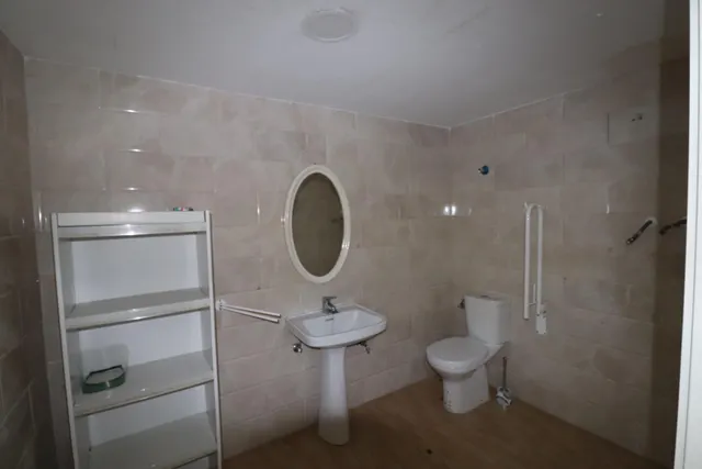 impresionante local comercial en Alicante de 500m2 — 6