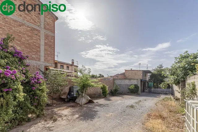 ¡MAGNIFICO SOLAR URBANO EN ALBOLOTE, CON INFINIDAD DE POSIBI