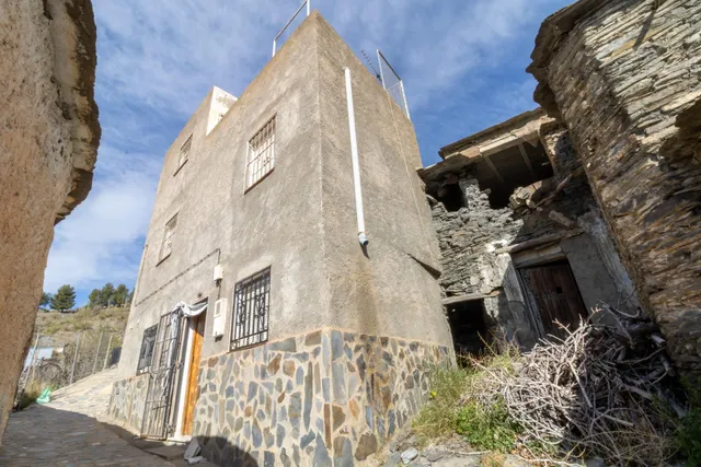 ENCANTADORA CASA EN VELEFIQUE — 26