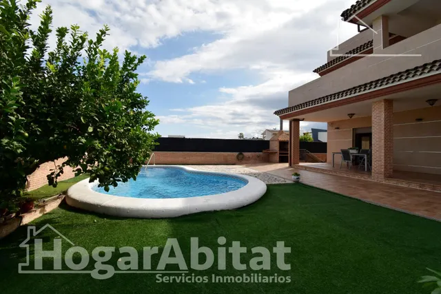 ESPECTACULAR CHALET CON PISCINA, GARAJE, TERRAZA Y ASCENSOR — 14