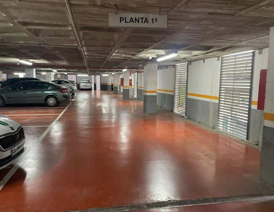 ¡OLVÍDATE DE BUSCAR APARCAMIENTO! PLAZA TOP EN CARRÚS OESTE