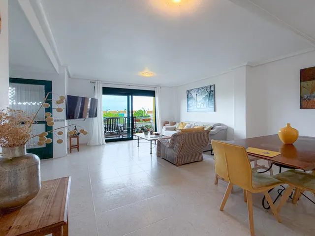 Orihuela Costa! Espectacular apartamento con amplios espacios + gran terraza con vistas despejadas y laterales al mar + Parking comunitario + Piscina comunitaria con zonas ajardinadas — 19