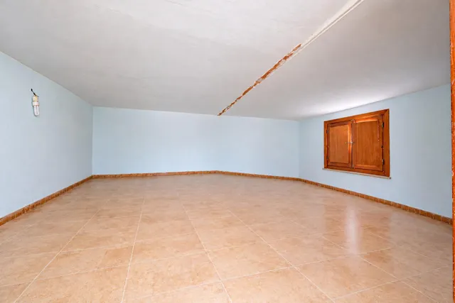 Chalet en primera línea de playa en torrenostra: una oportunidad para crear tu hogar junto al mar — 17