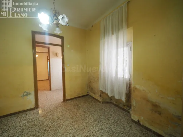 Oportunidad de Inversión en Tomelloso: Casa junto a calle Sa
