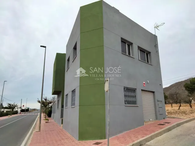 SE VENDE EDIFICIO COMERCIAL EN HONDON DE LOS FRAILES — 3