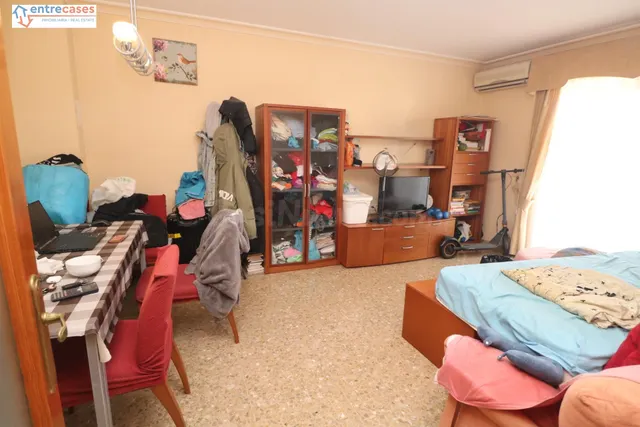 ¡Amplio piso de 3 habitaciones en Canet Pueblo! - foto 2