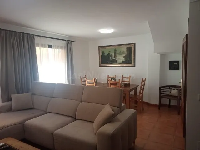 Acogedora adosada de 4 dormitorios en alquiler de larga temp - foto 2