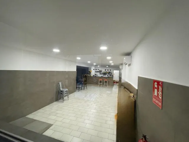 LOCAL COMERCIAL ADAPTAT COM A BAR-CAFERIA-RESTAURANT AL CENTRE DE SANTA COLOMA DE QUERALT. — 2