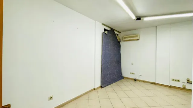 SE ALQUILA OFICINA EN CAN VALERO — 7