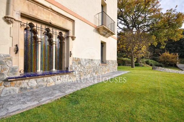 Casa señorial reformada en Llinars del Vallés — 46