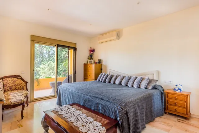 Chalet 9 habitaciones 712m² en venta - Altos de Estepona — 9