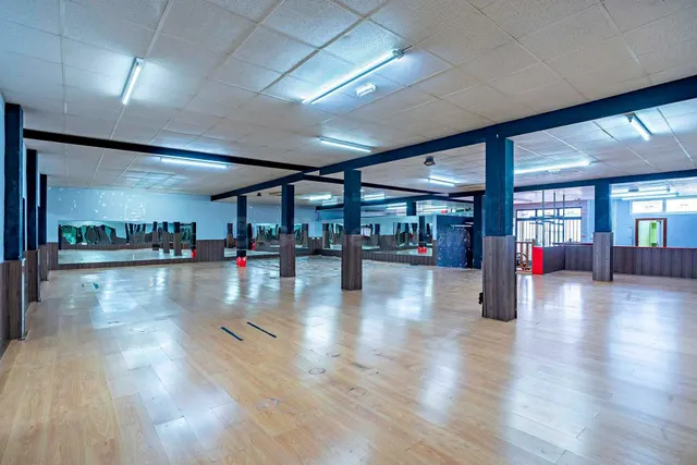 Local comercial 300m² en venta - Ejido sur — 11