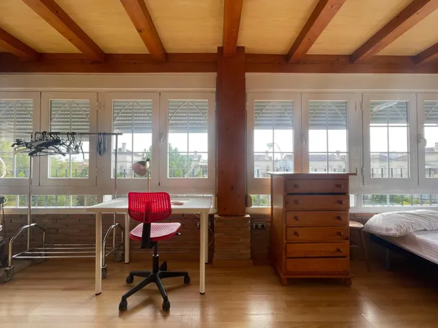 Amplia habitación  en Granada, Ideal para Estudiantes — 33