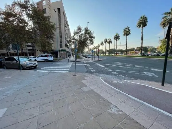 Oficina en Alquiler , en la zona de Juan Carlos I — 12