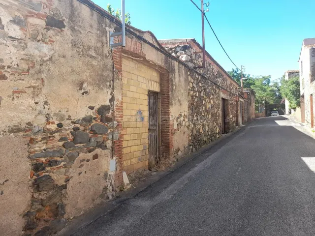Fantástico terreno urbano en el centro de Garriguella.
