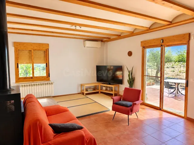 Finca de 11.000 m2 con 2 edificaciones y gran sala polivalente en Jérica — 5
