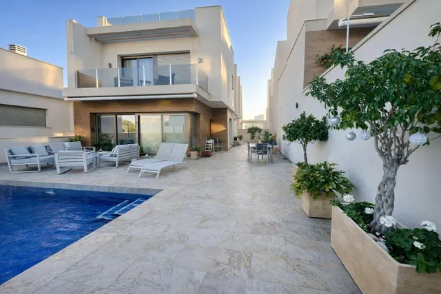 Descubre tu Villa de Lujo en Villamartín, Orihuela Costa ✨ - foto 2