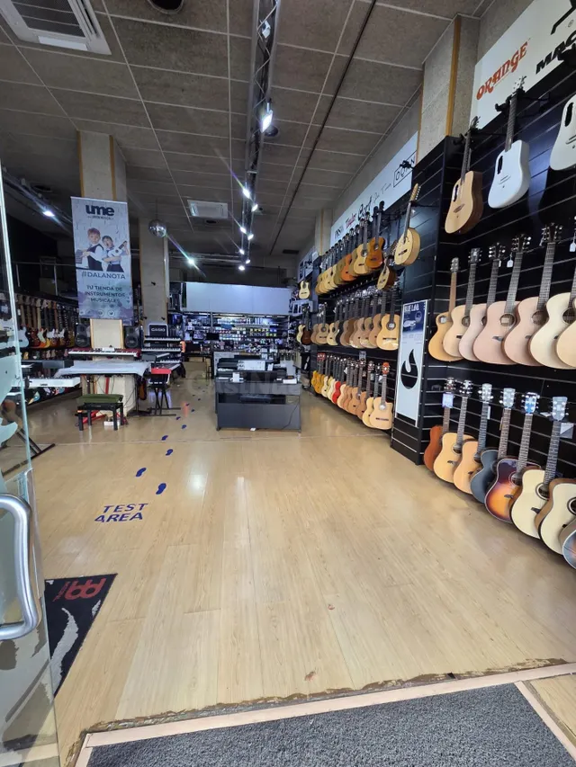 Amplio Local Comercial en Nervión - foto 4