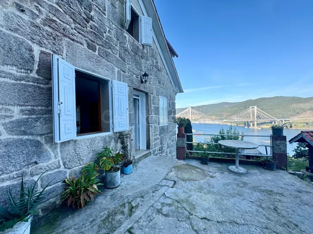 Impresionante vivienda con vistas panorámicas a la Ría de Vi