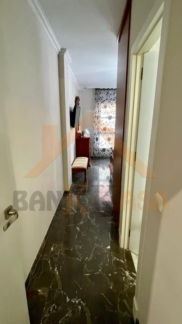AMPLIO PISO DE 3 DORMITORIOS — 21