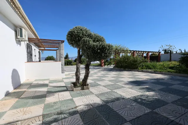 Casa reformada con piscina en parcela de 2.500 m2 (urbano y rústico) — 17