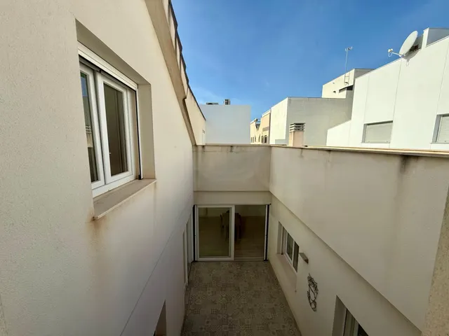 Exclusivo chalet adosado con piscina privada, amplios espacios y excelentes calidades — 32
