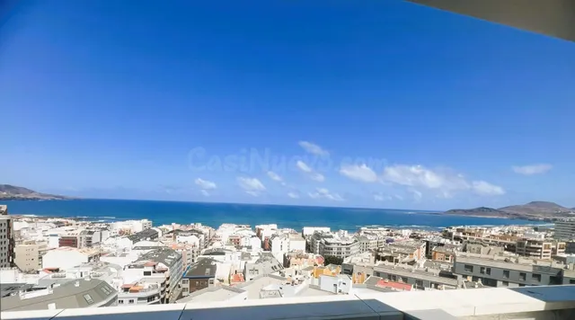 Dúplex con vistas al mar en el emblemático Edificio Urbis. Garaje + trastero incluido en el precio — Avenida Mesa y López — 12